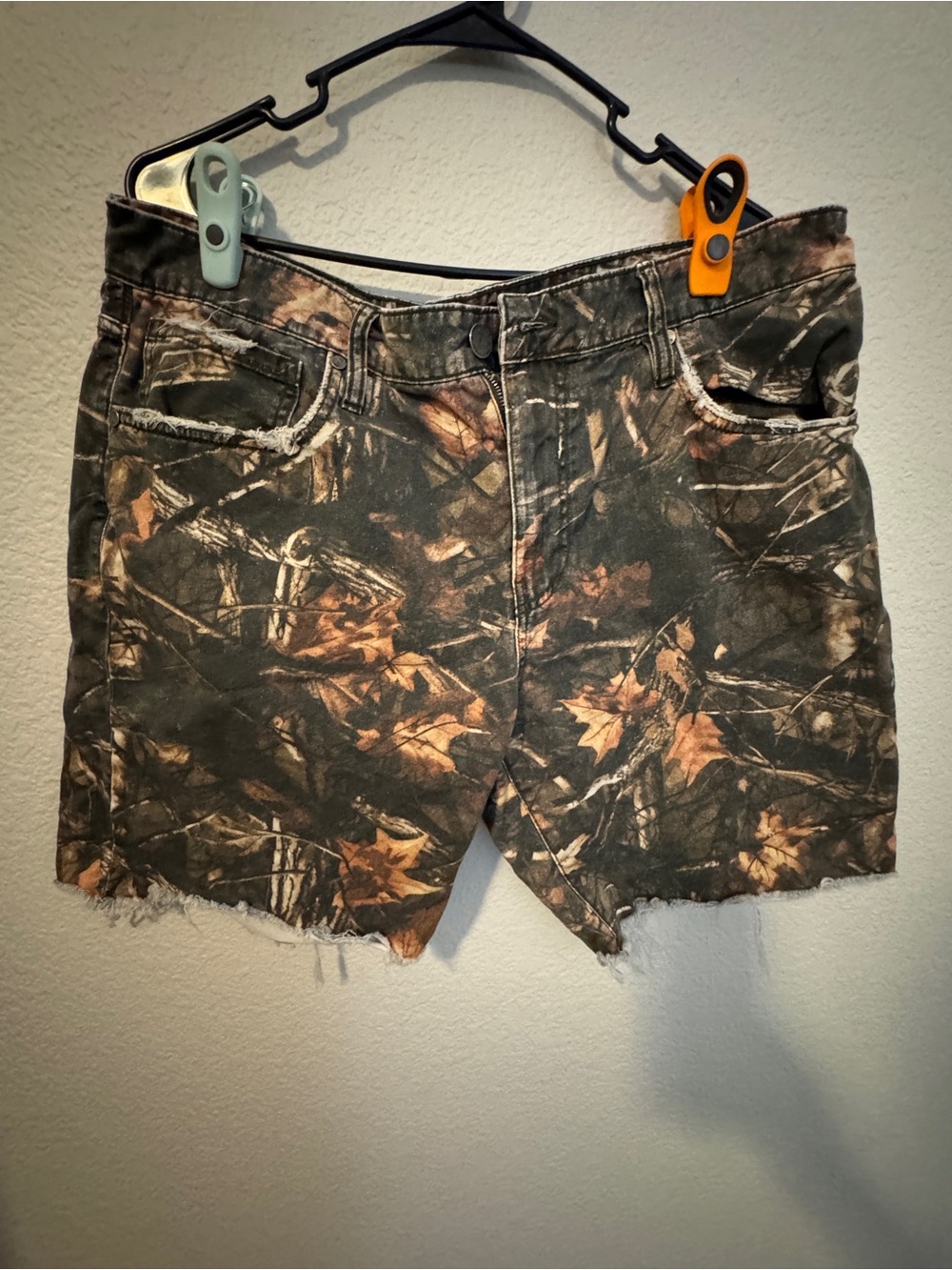Jordan Craig Camo-Print Shorts in Brown/Green
